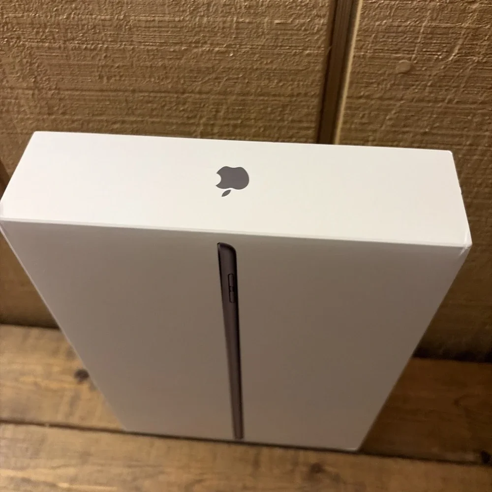 iPad 9th Generation Wi-Fi 64GB Space Gray (EMPTY BOX ONLY)